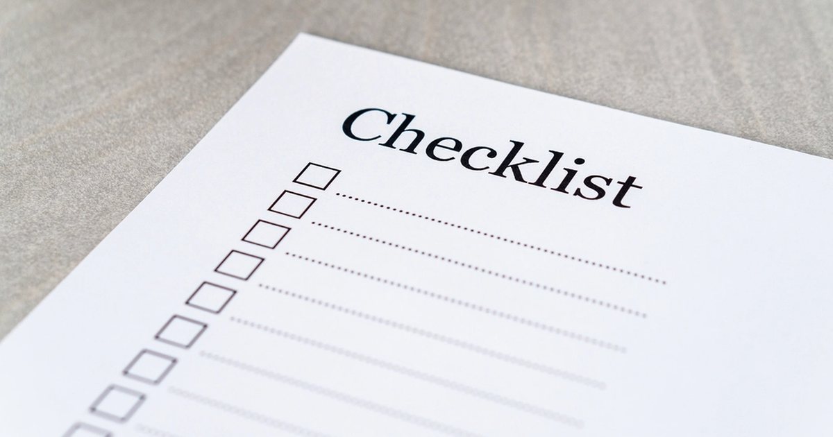 Hoja de checklist impresa con casillas de verificación en blanco